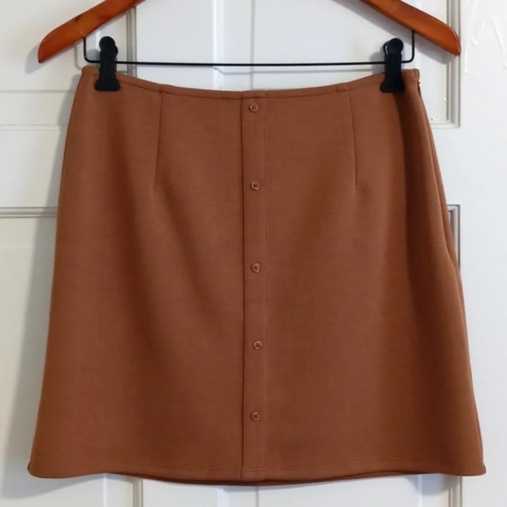 🆕️ 🖤Moodie🖤 - Camel Faux Button Front Stretch Skirt